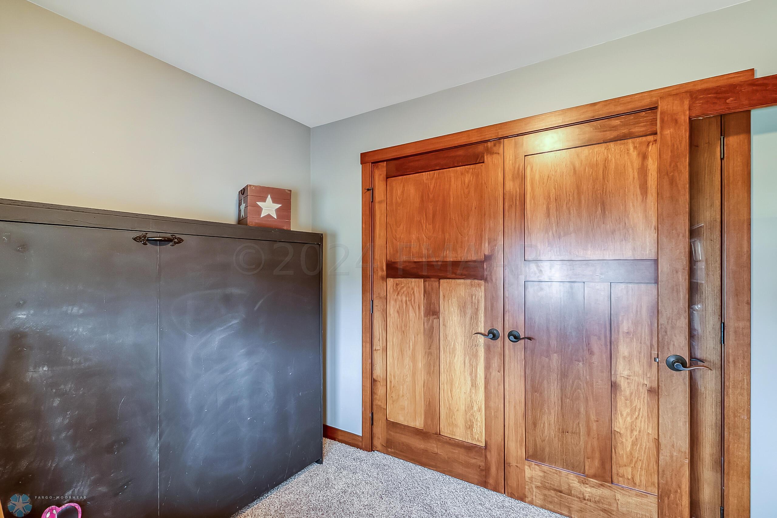 Bedroom3_2_murphy bed