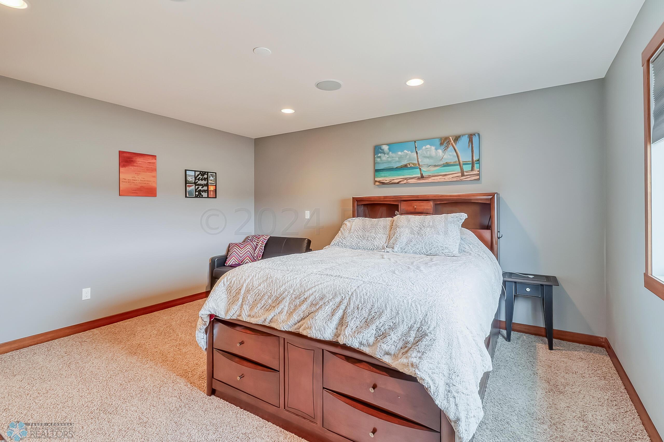 Primary Bedroom1_2
