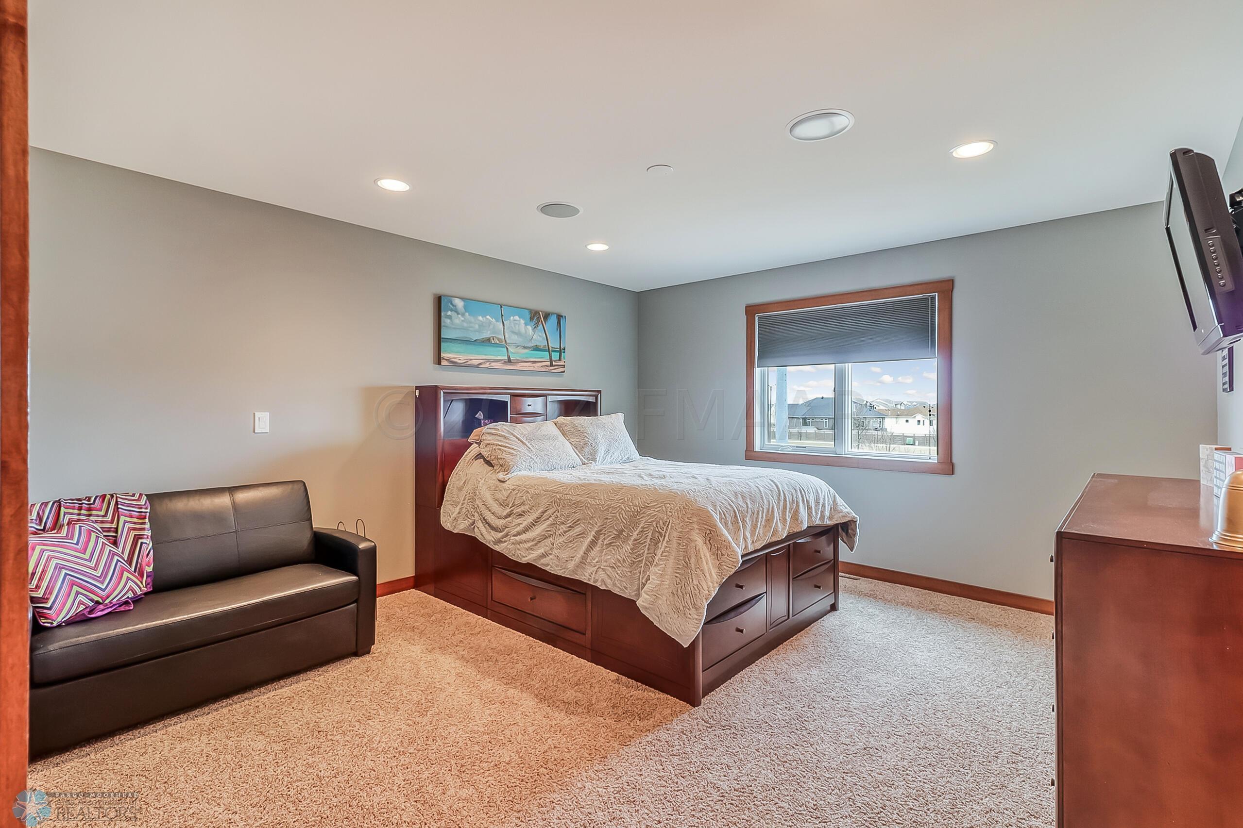 Primary Bedroom1_1