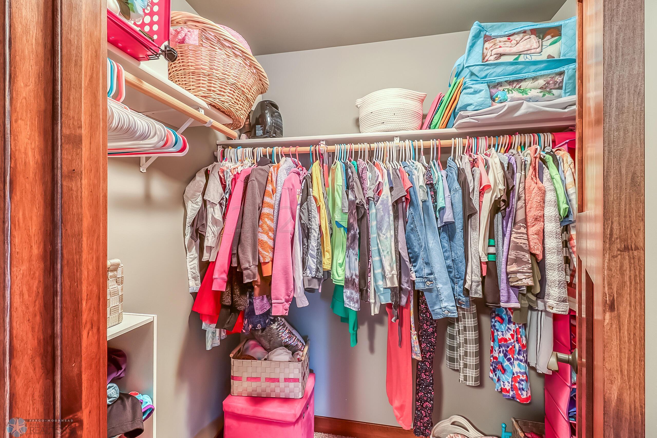Bedroom2_closet