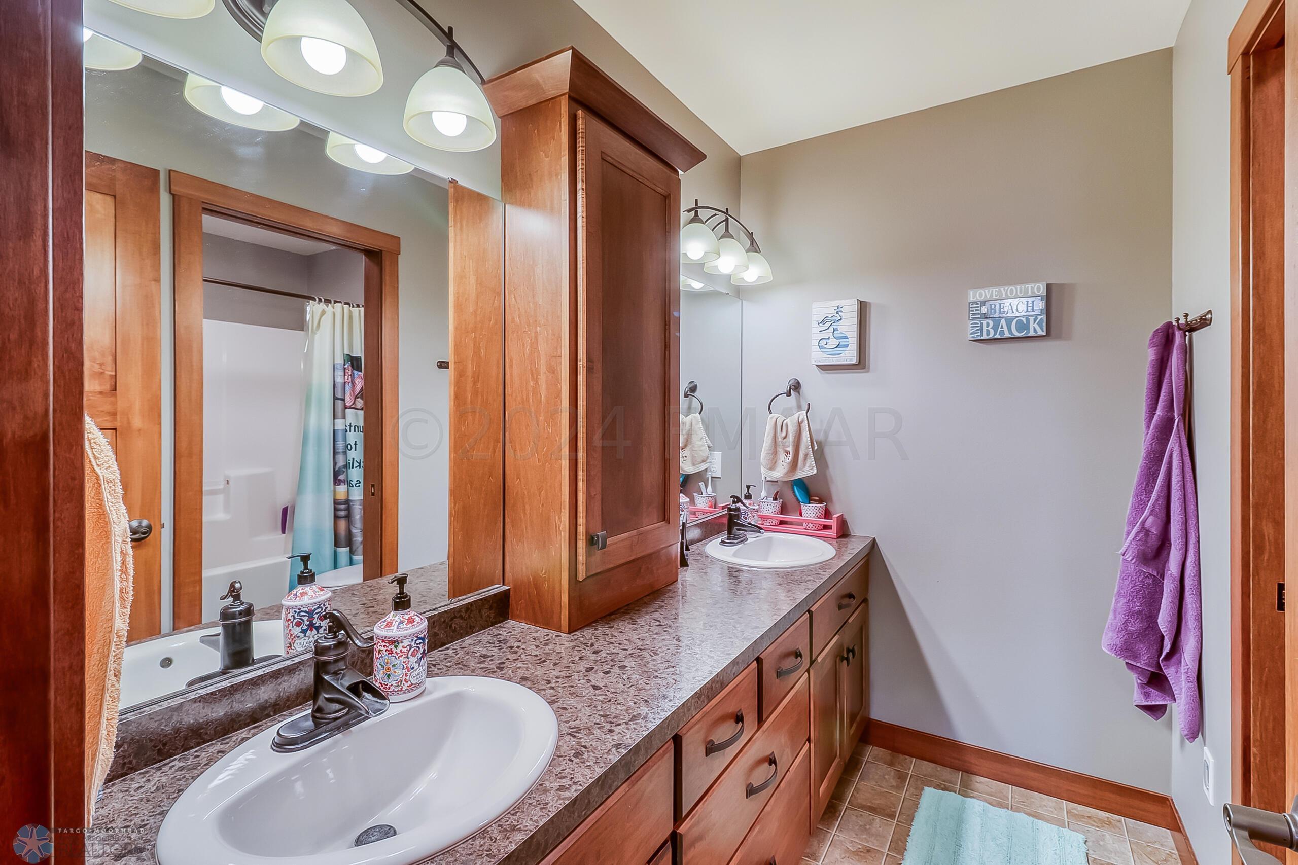Upstairs Bathroom1_2