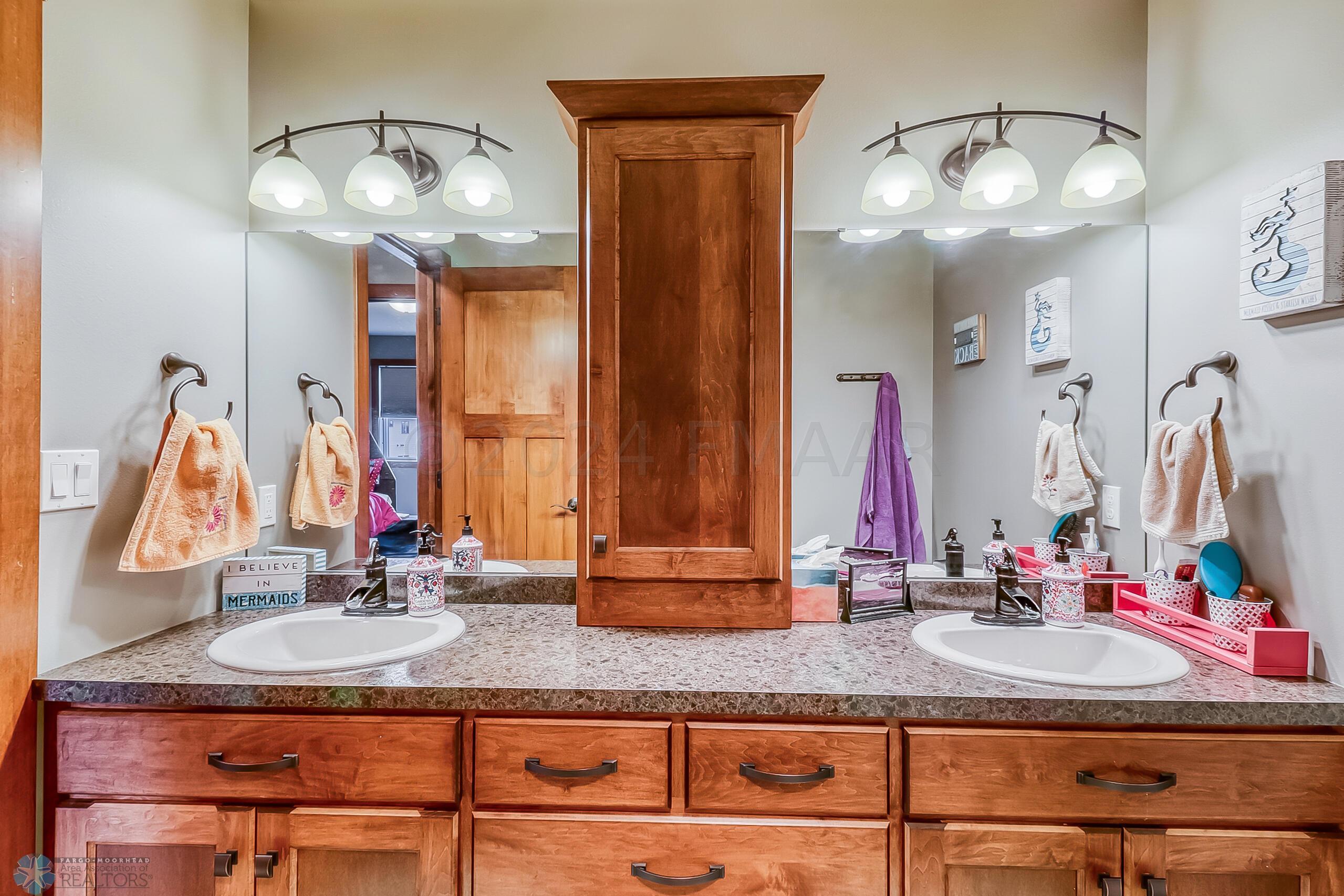 Upstairs Bathroom1_1