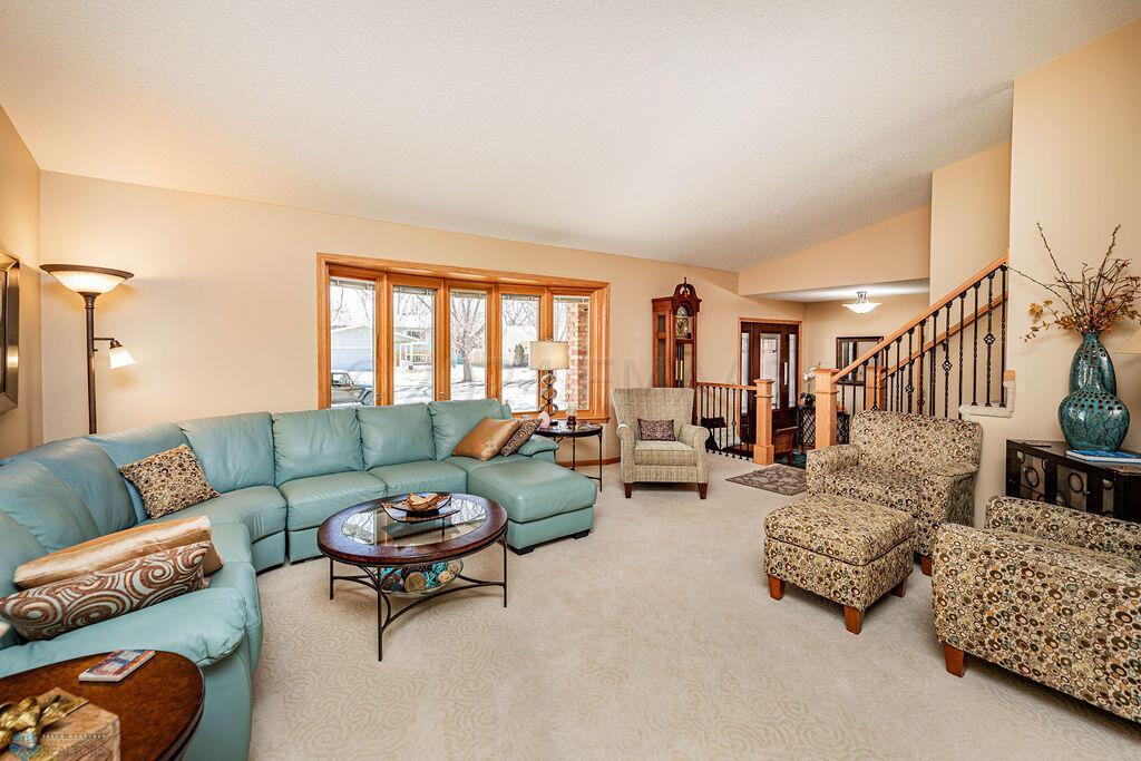 Large Bright Formal Livng Room