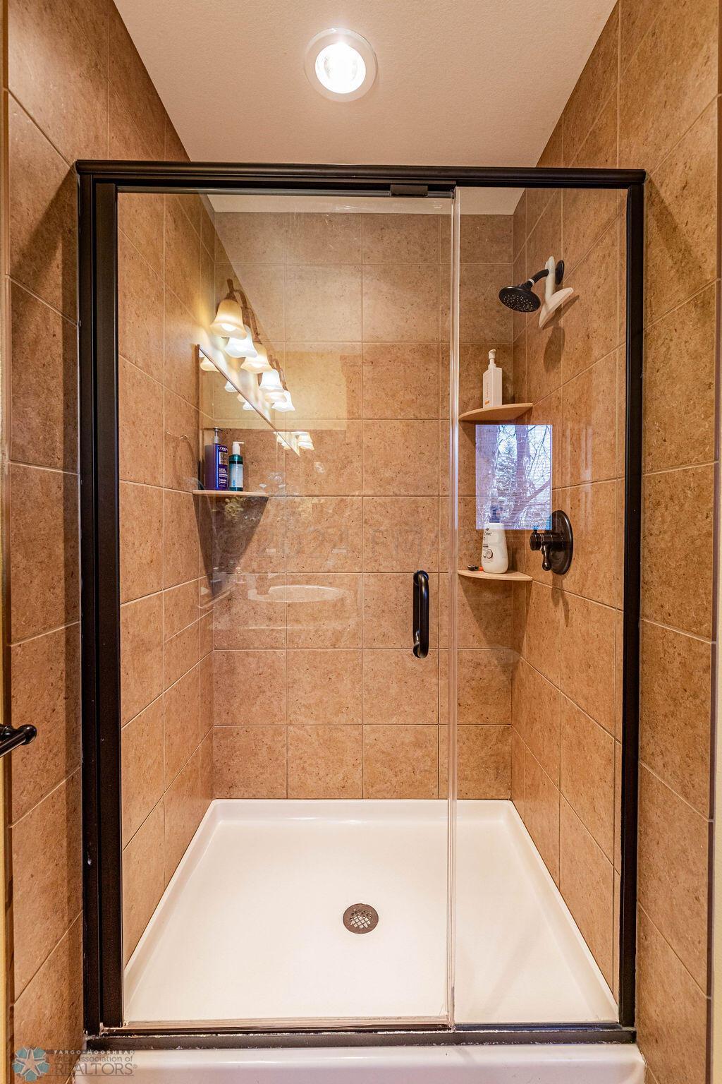 Spacious Walkin Shower
