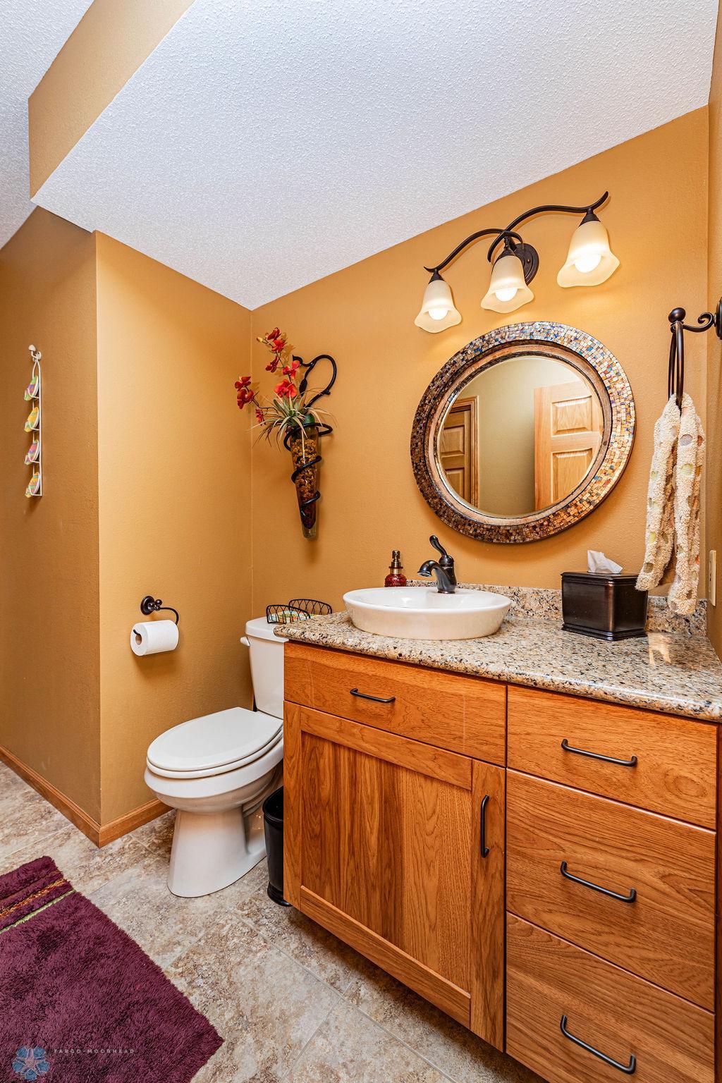 Main Floor Bathroom w Granite