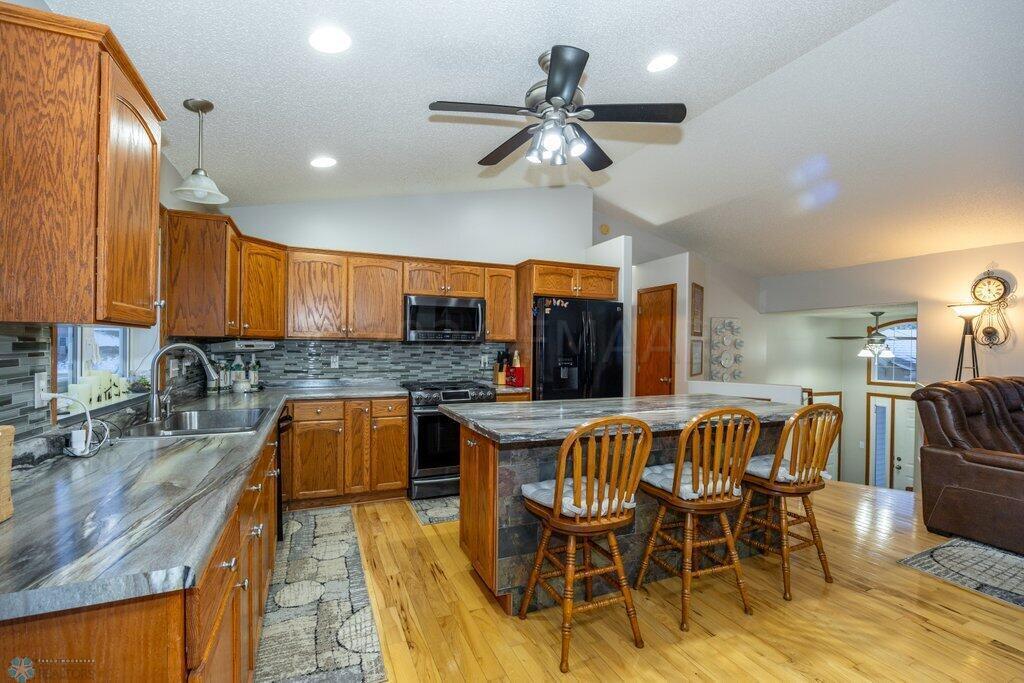 582-30.jpg-SMALL