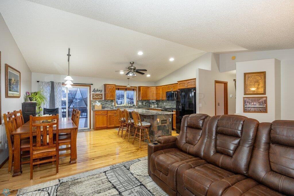 582-36.jpg-SMALL