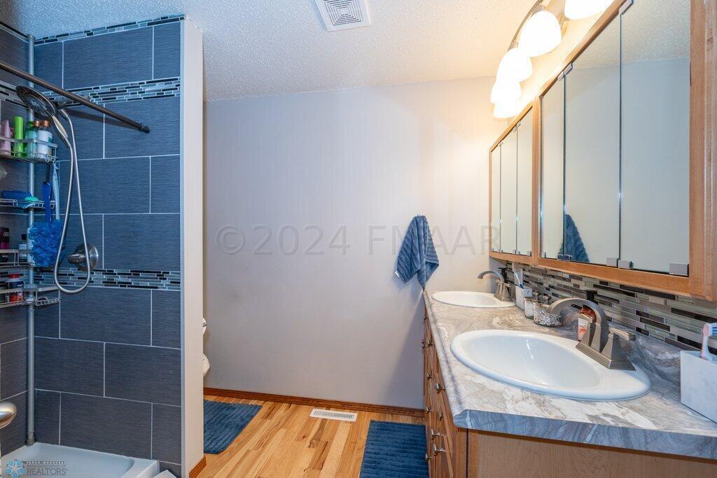582-42.jpg-SMALL