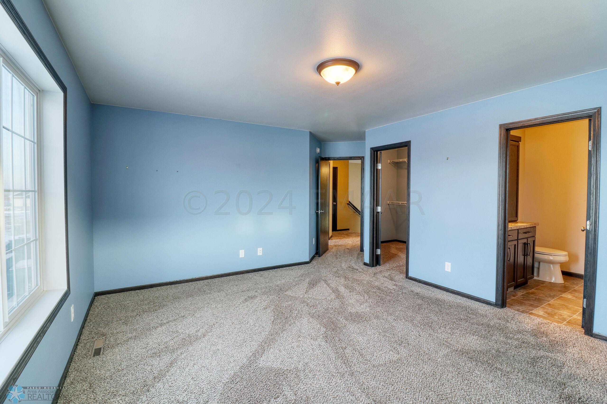 Primary Bedroom1_2