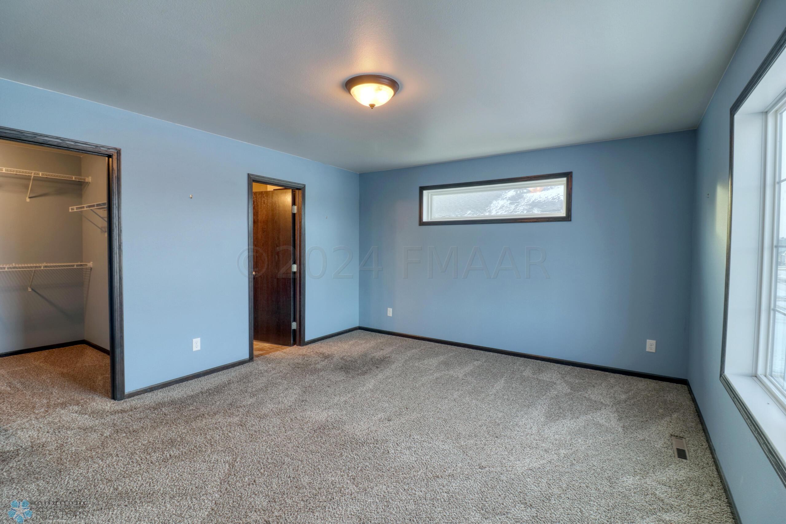 Primary Bedroom1_3