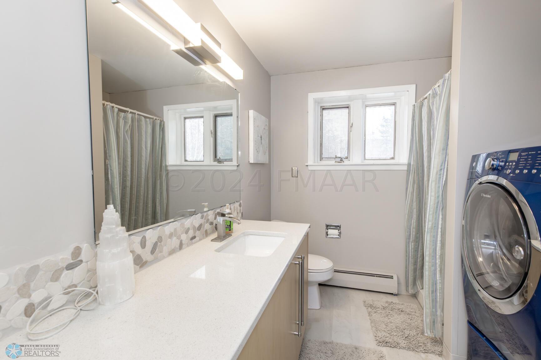 Bathroom 2/Laundry
