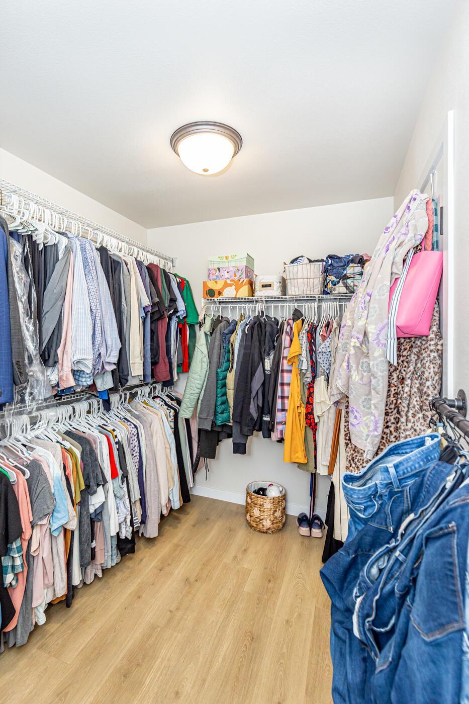Walk-In-Closet