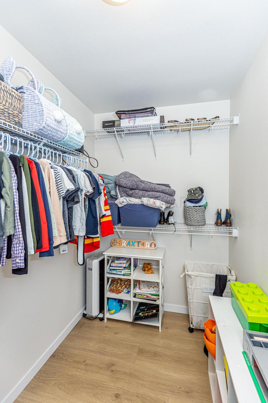 Walk-In-Closet