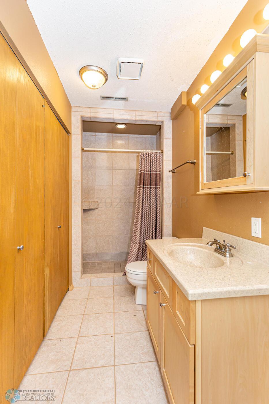 3/4 Bath & Laundry