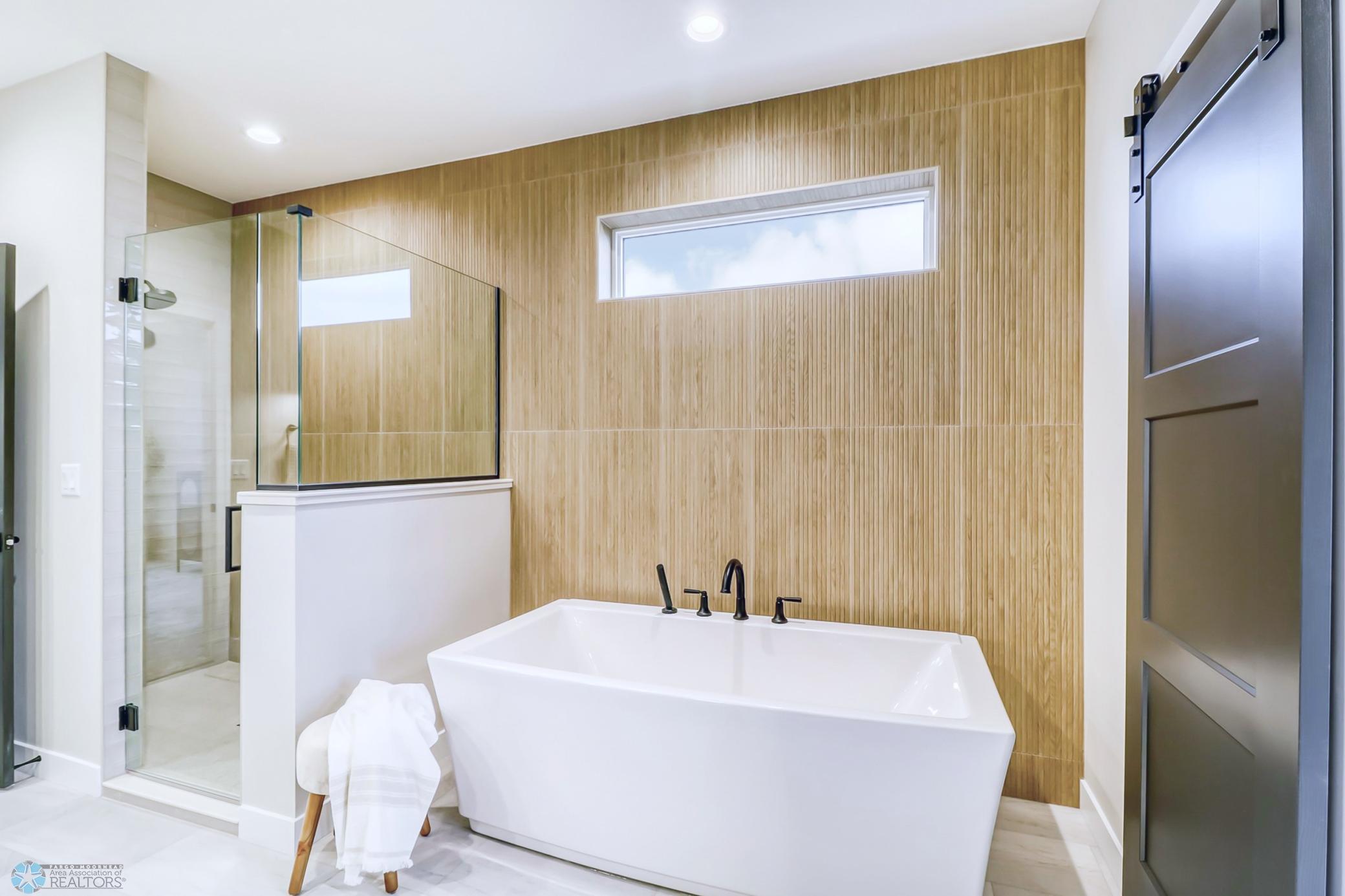 Primary Bathroom1_3.jpg