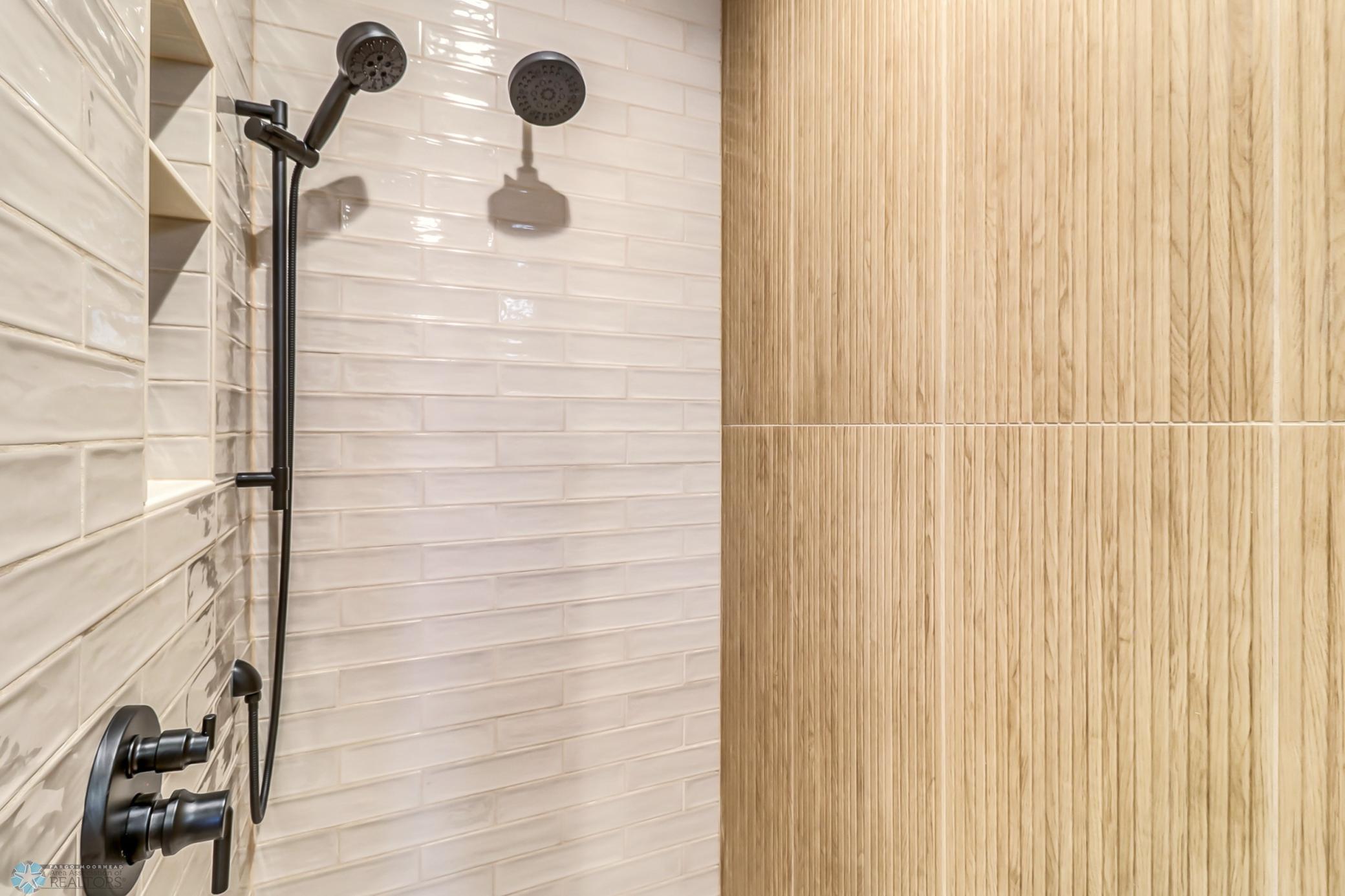 Primary Bathroom1_4.jpg