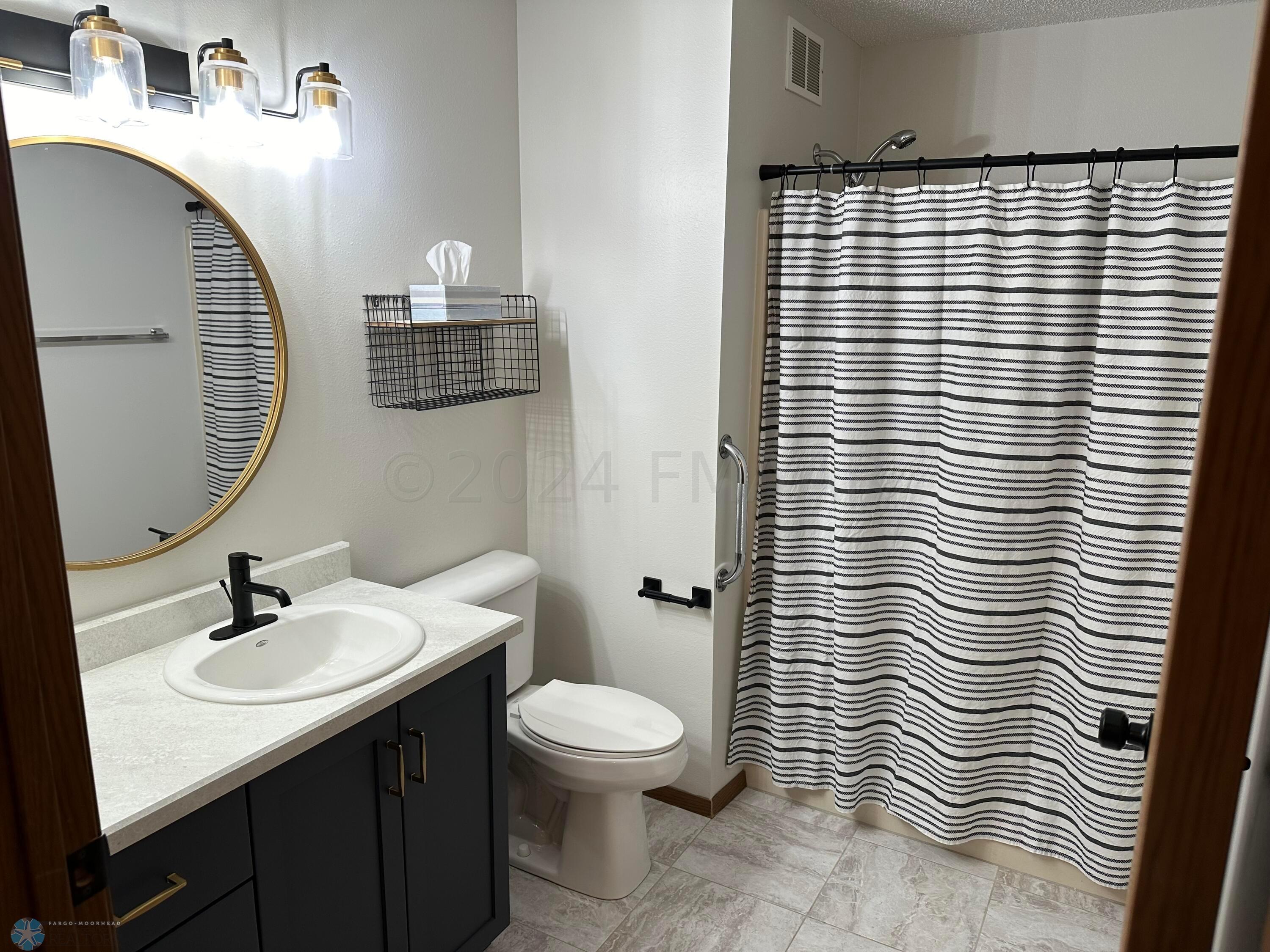 Spare bath w/shower, grab bars