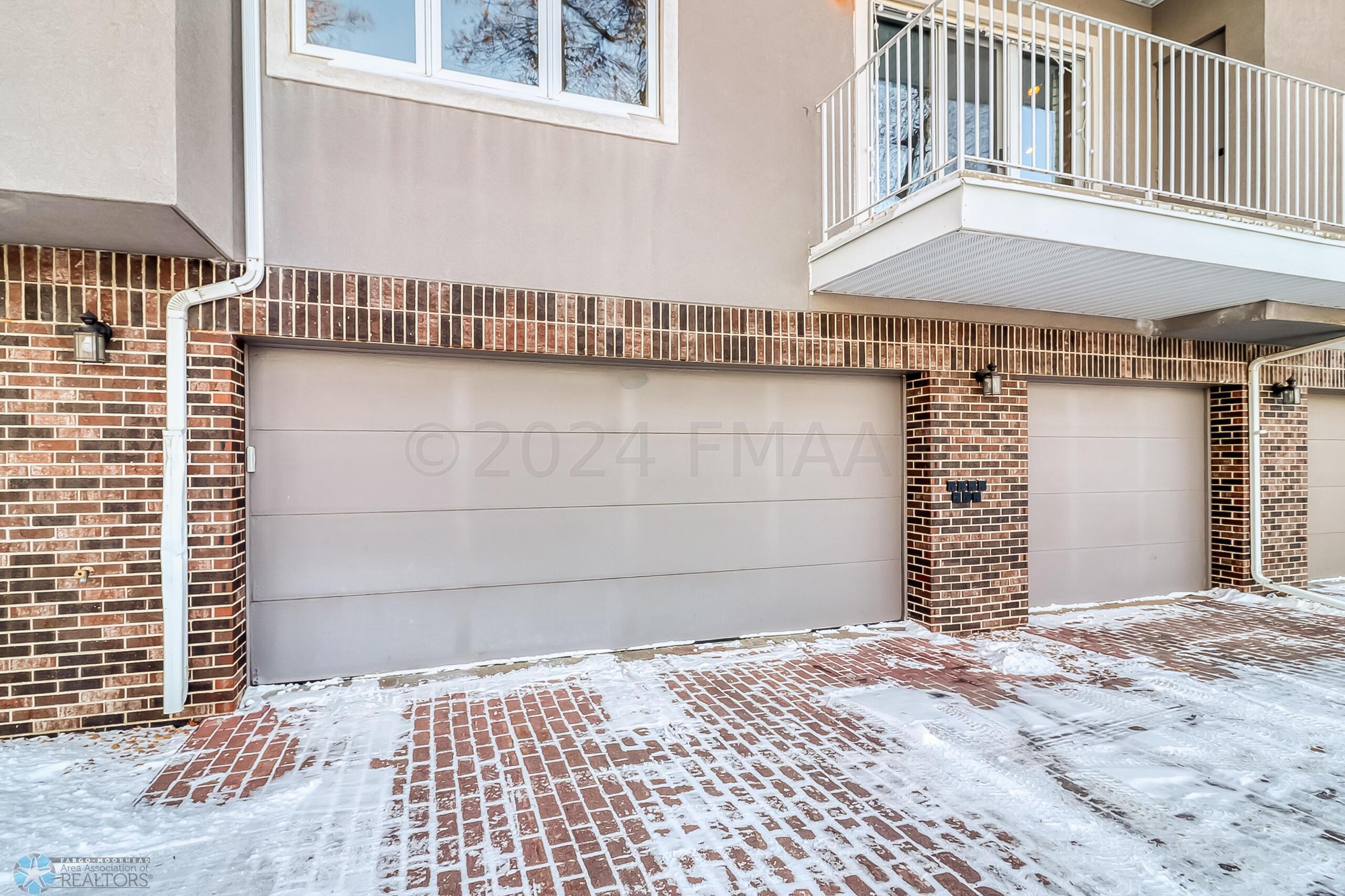 exterior_garage_balcony