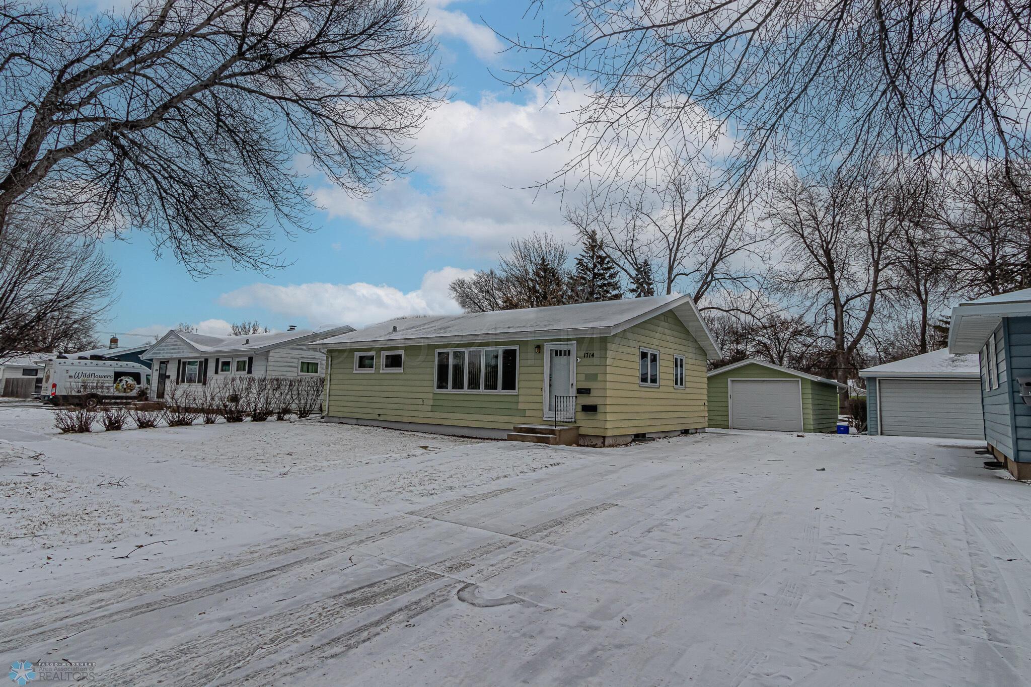 1714 16th St S Fargo, ND-34