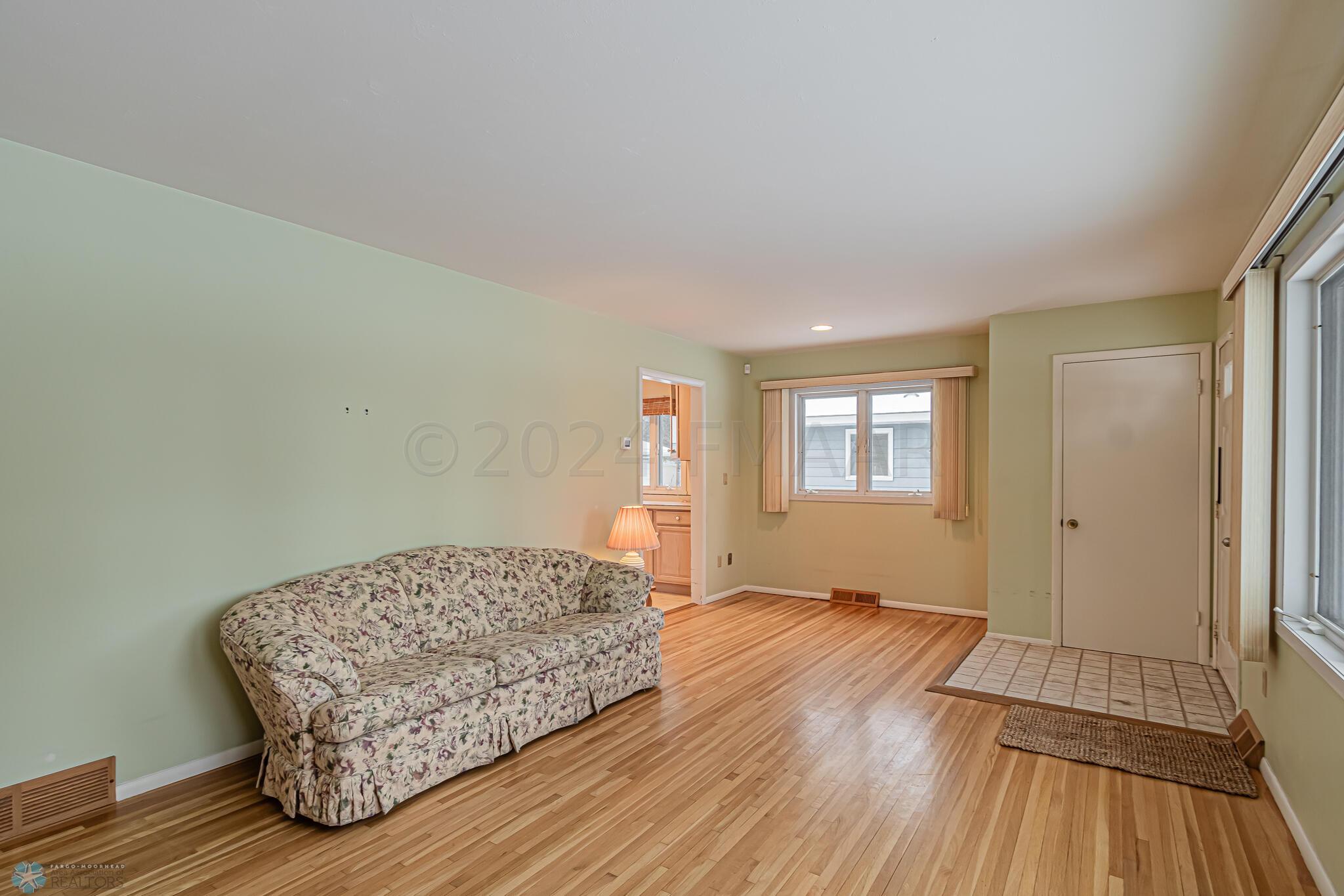1714 16th St S Fargo, ND-09