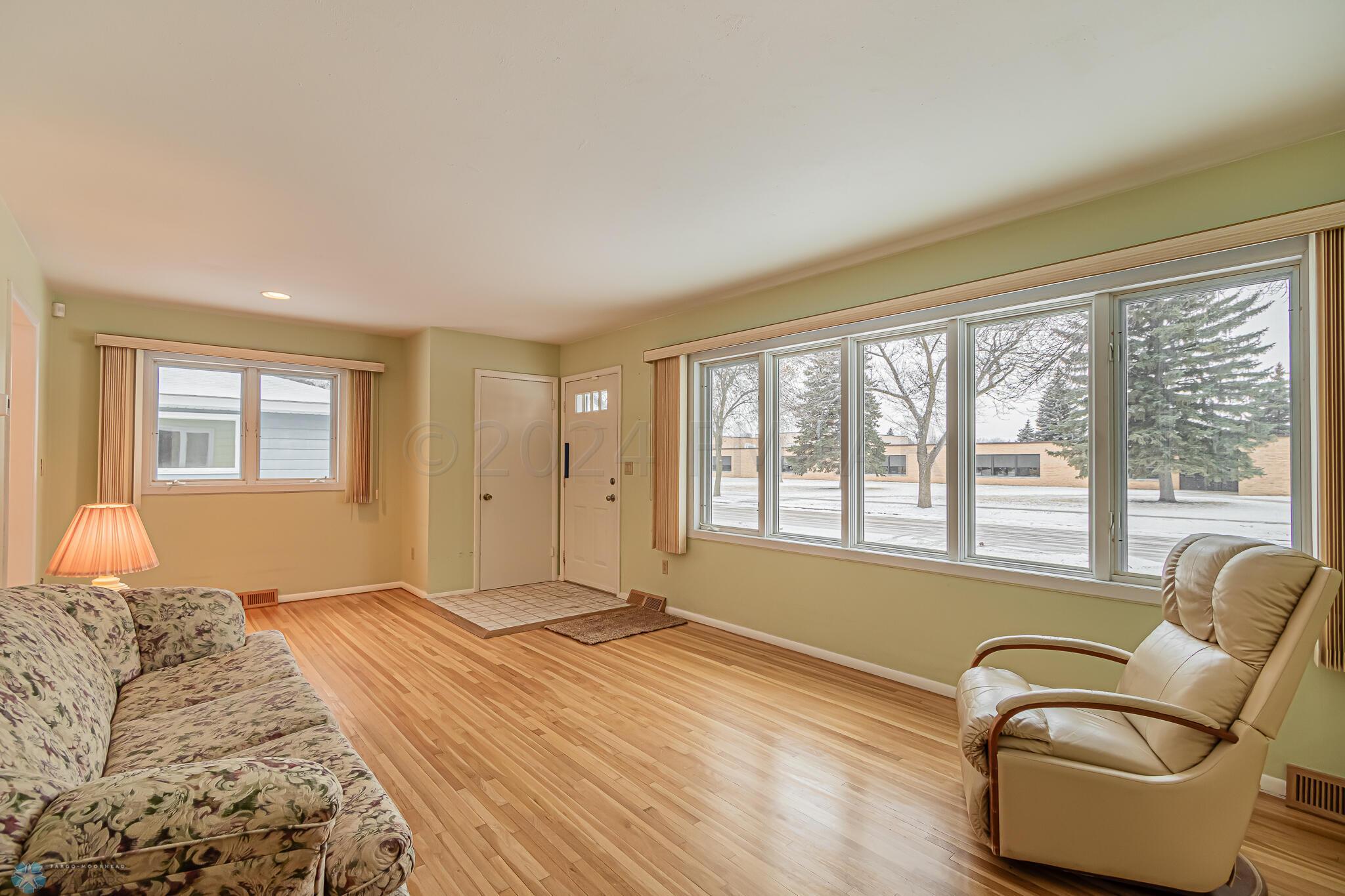 1714 16th St S Fargo, ND-06