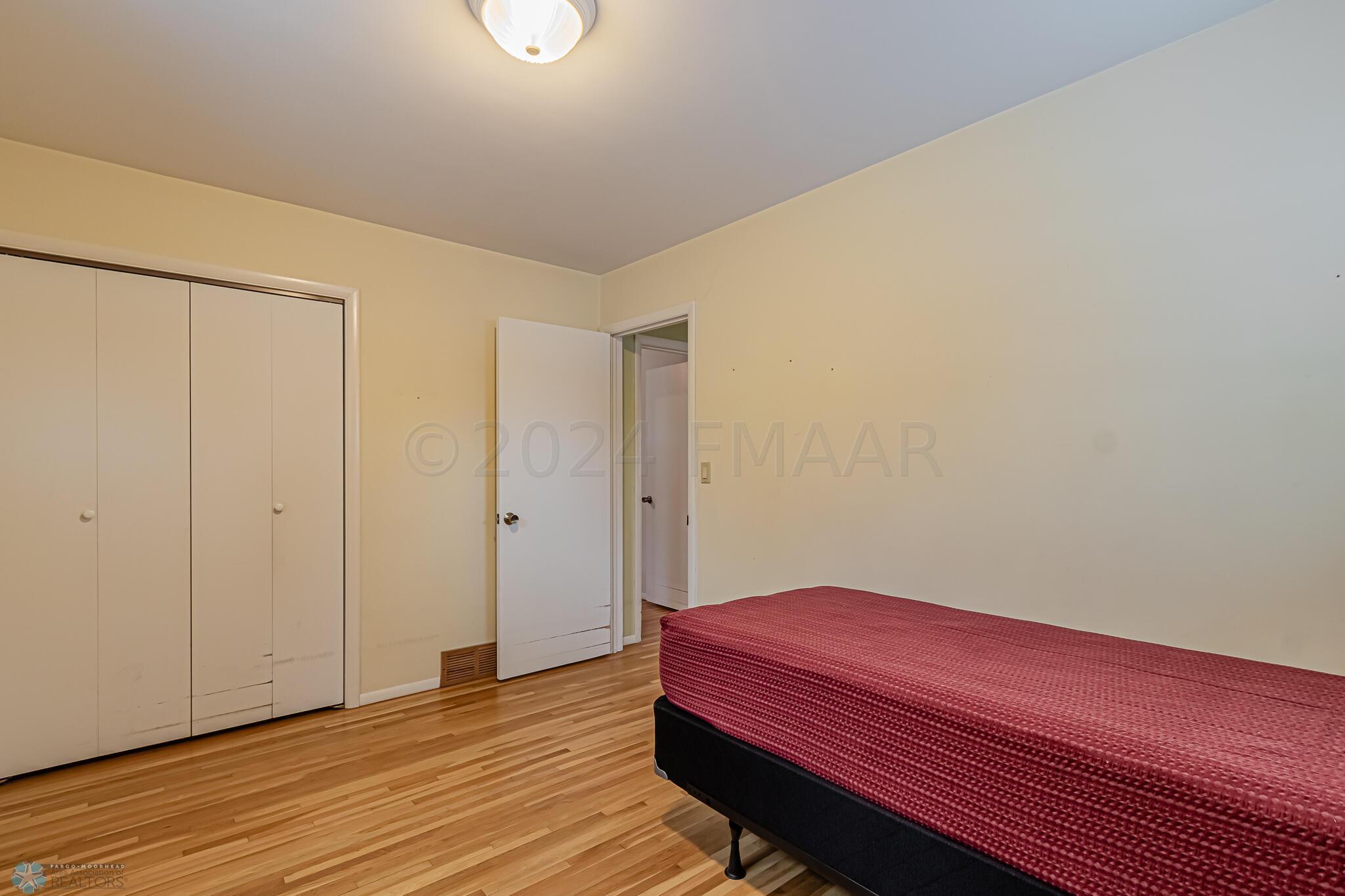 1714 16th St S Fargo, ND-02