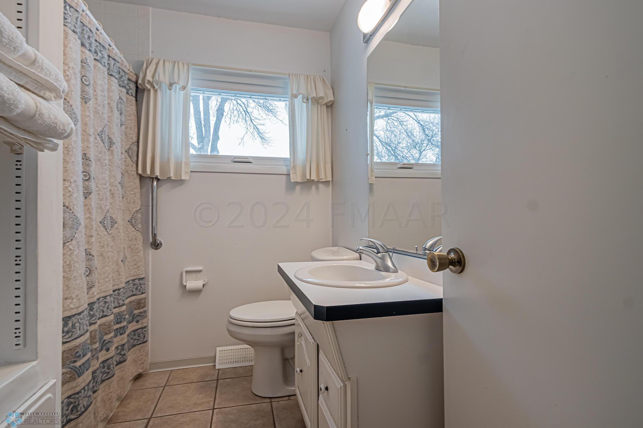 1714 16th St S Fargo, ND-05
