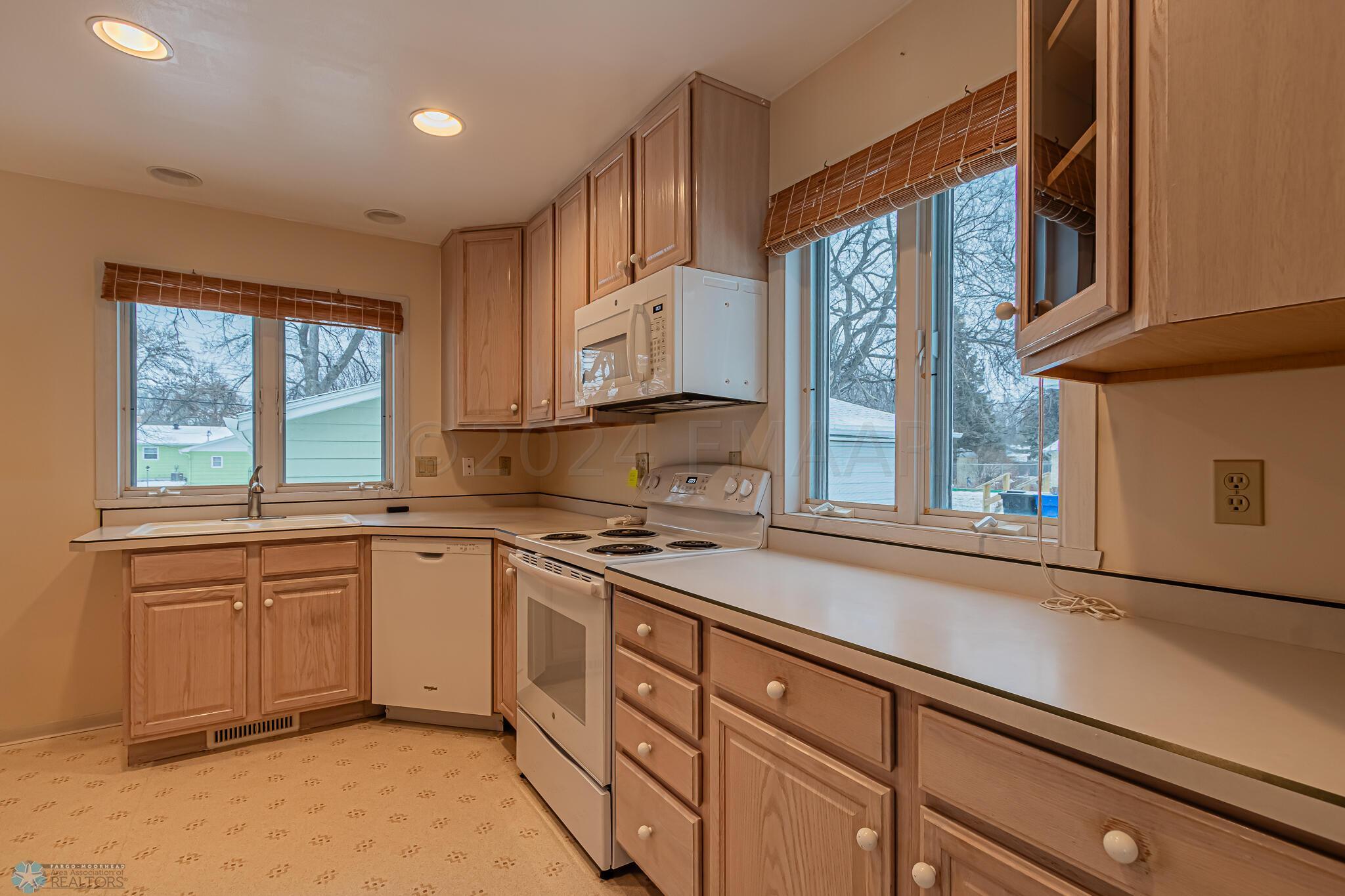 1714 16th St S Fargo, ND-10