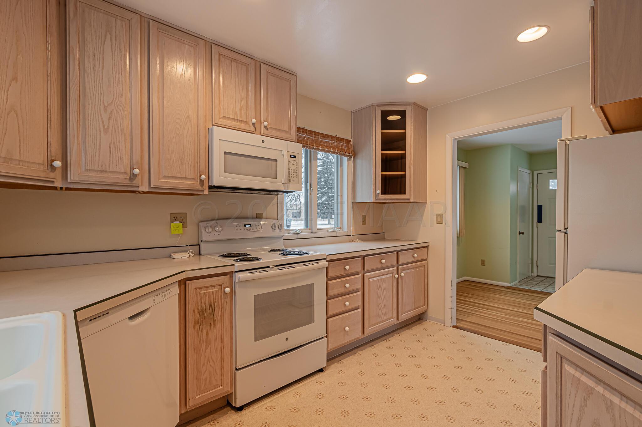 1714 16th St S Fargo, ND-11