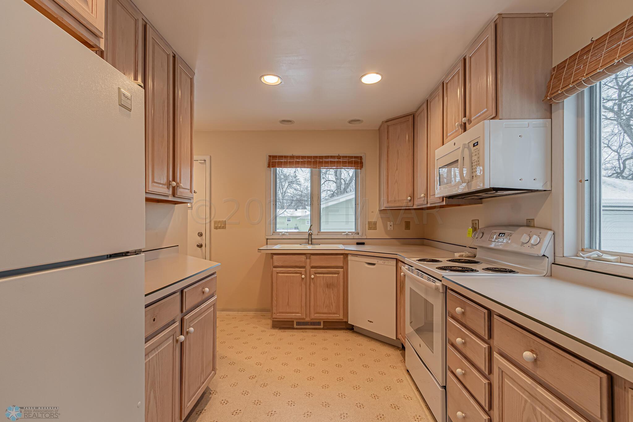 1714 16th St S Fargo, ND-12