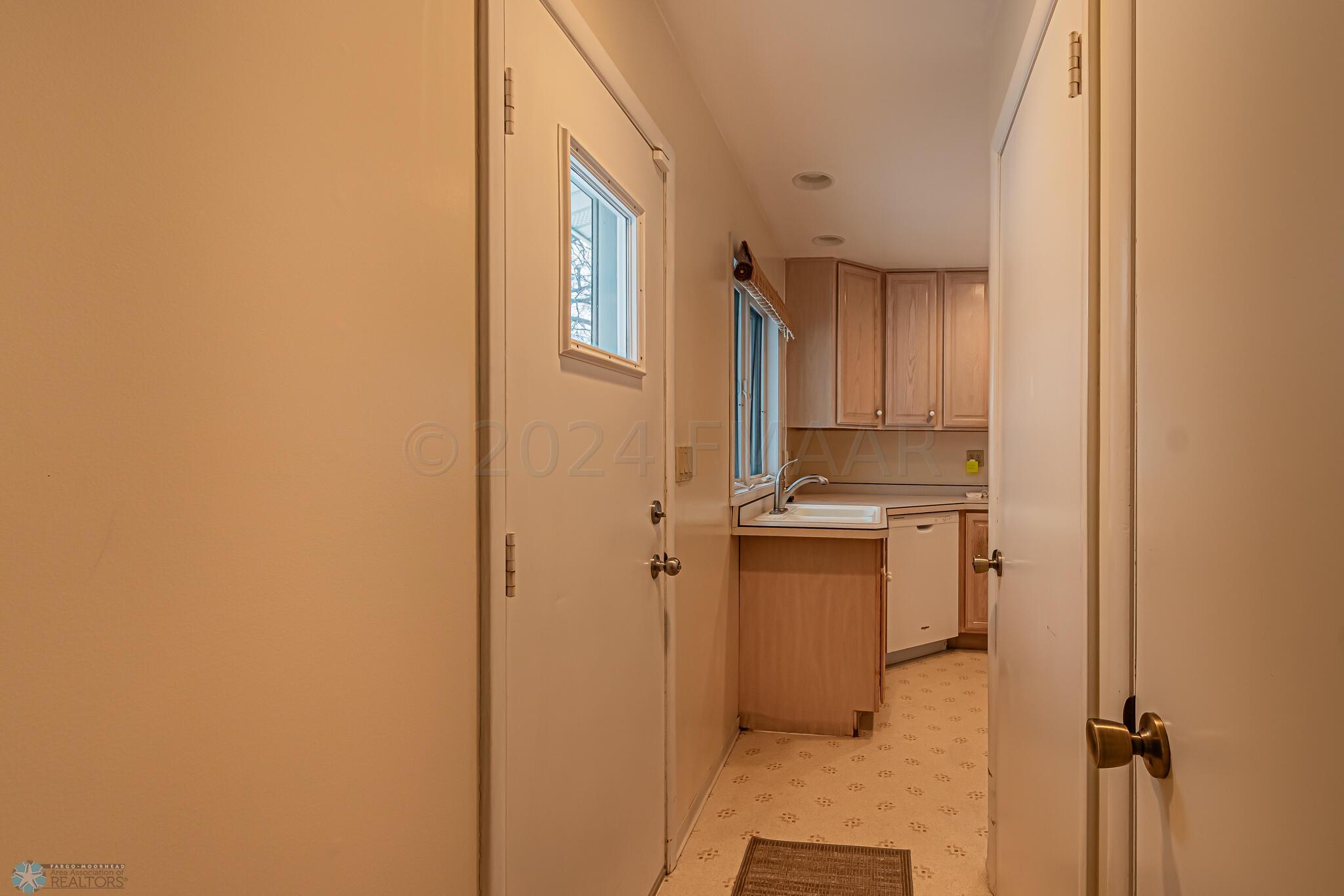 1714 16th St S Fargo, ND-15