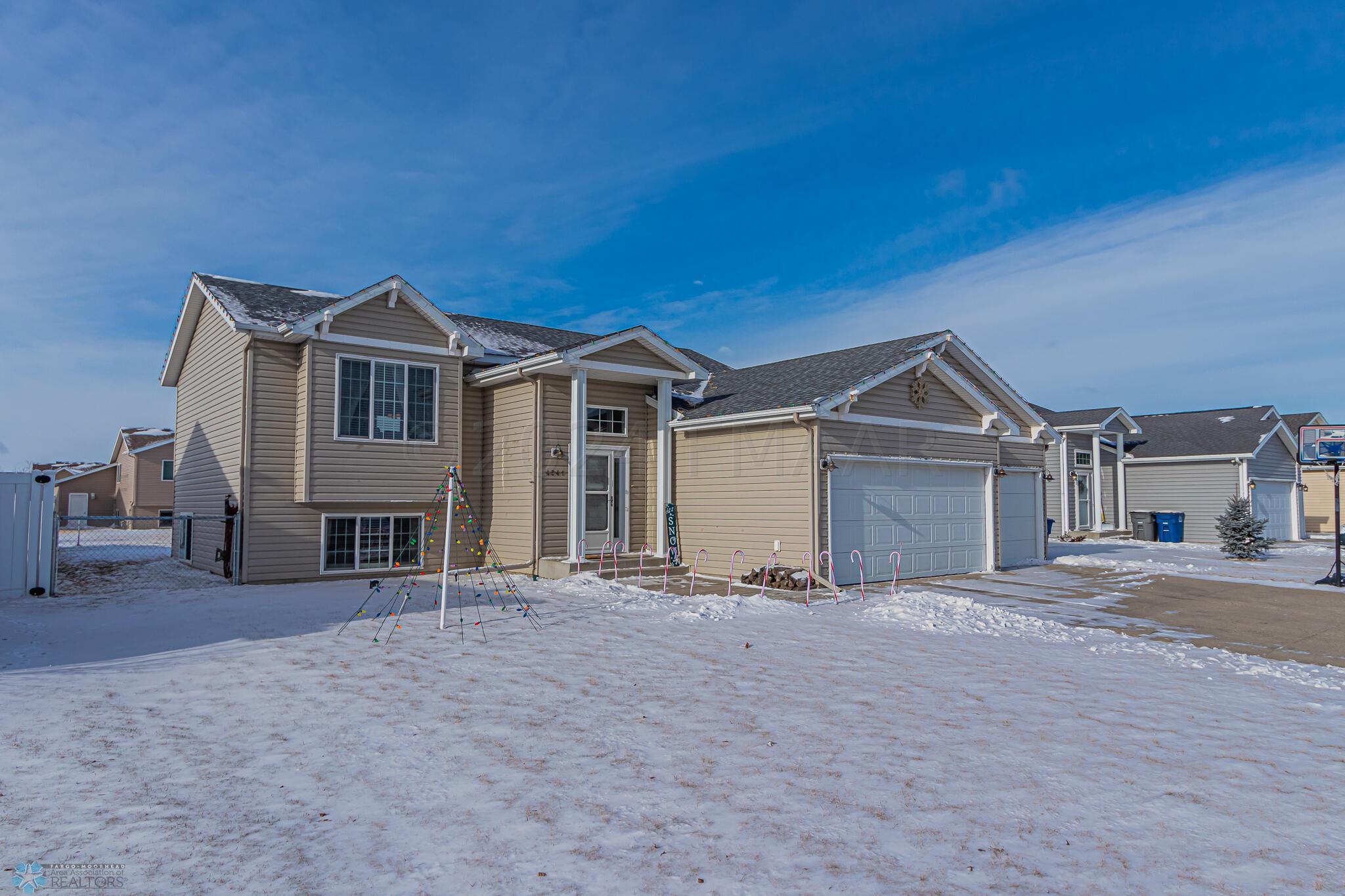 4241 17th St S, Moorhead, MN 56560-31
