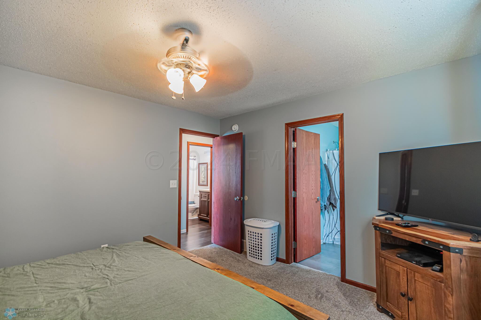 4241 17th St S, Moorhead, MN 56560-15