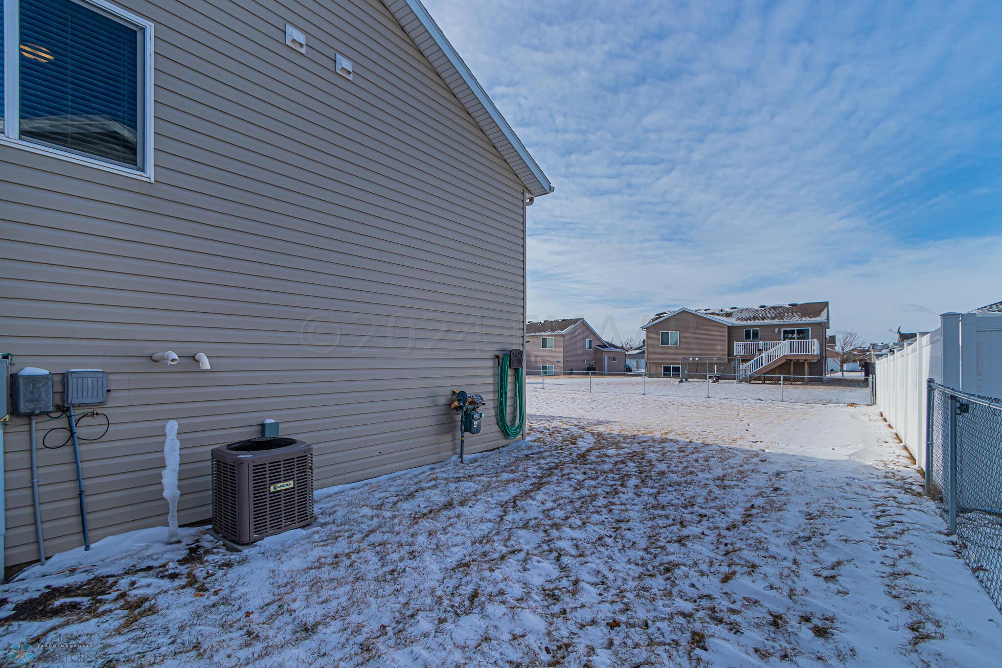 4241 17th St S, Moorhead, MN 56560-35