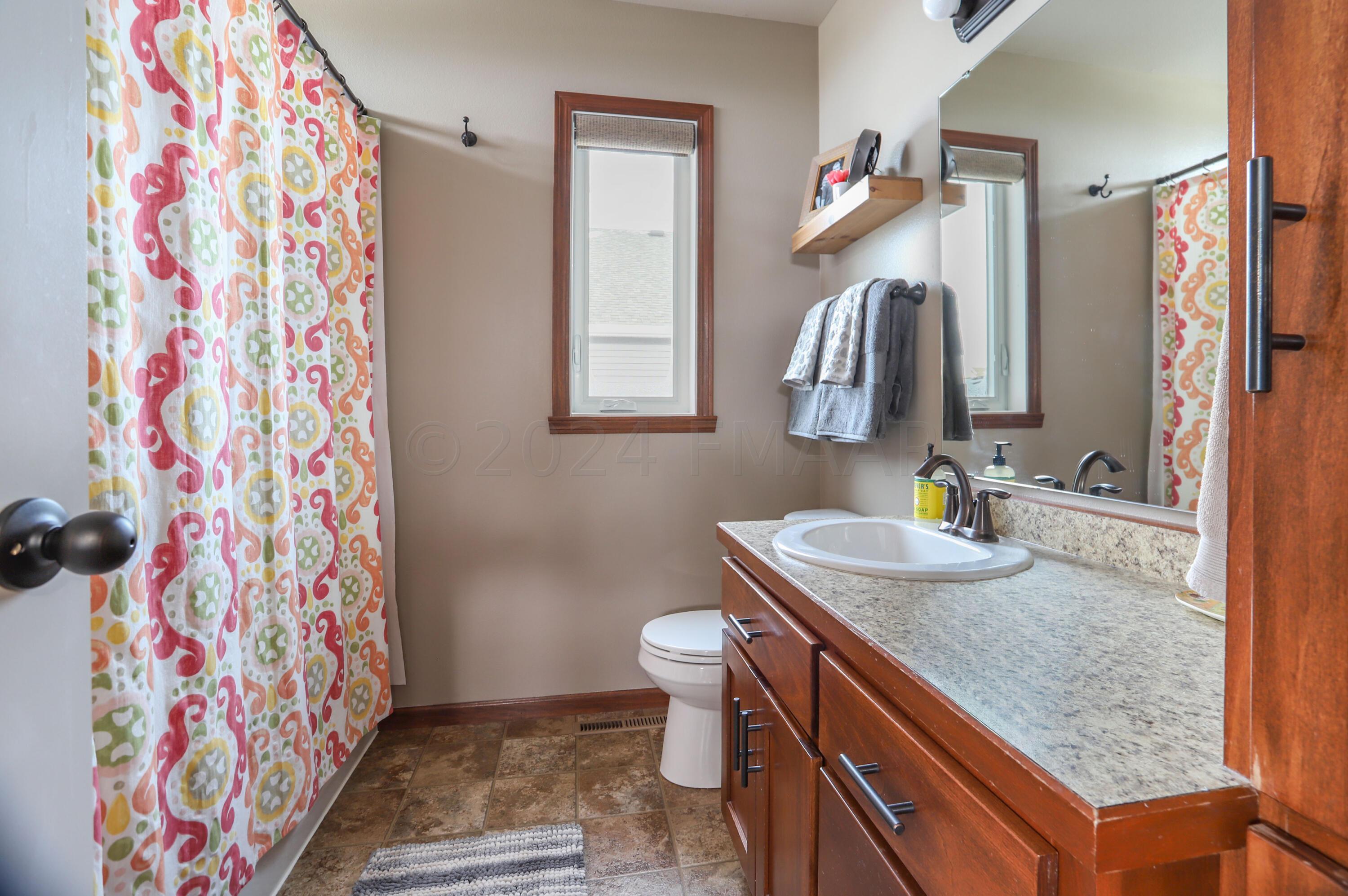 primary bath-lg shower/tub