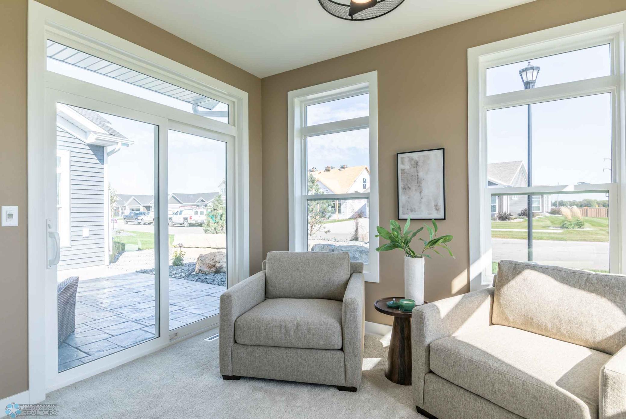 5188-primary-sitting-room-outside.jpg