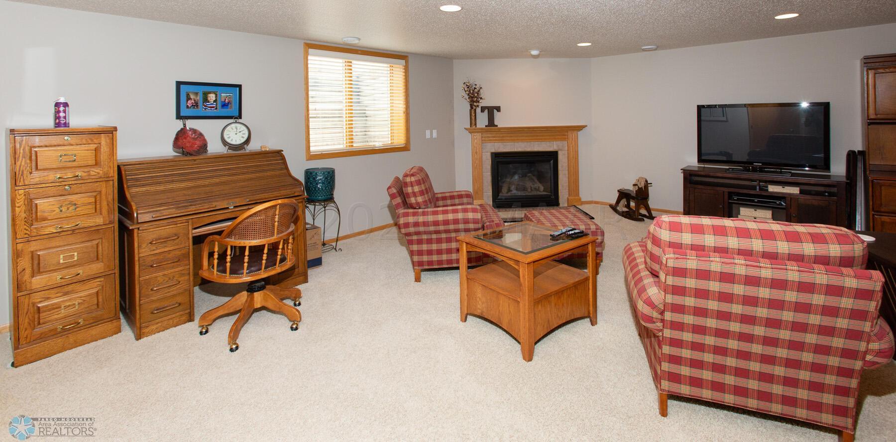Basement Family Room w/Gas Fireplace