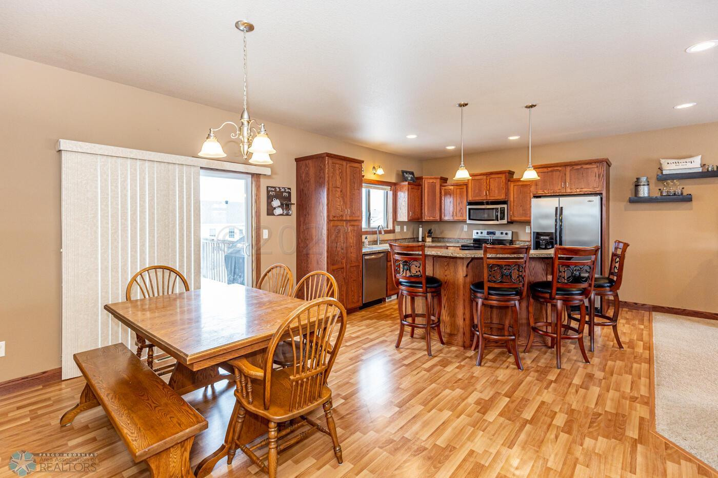 Kitchen & Dining