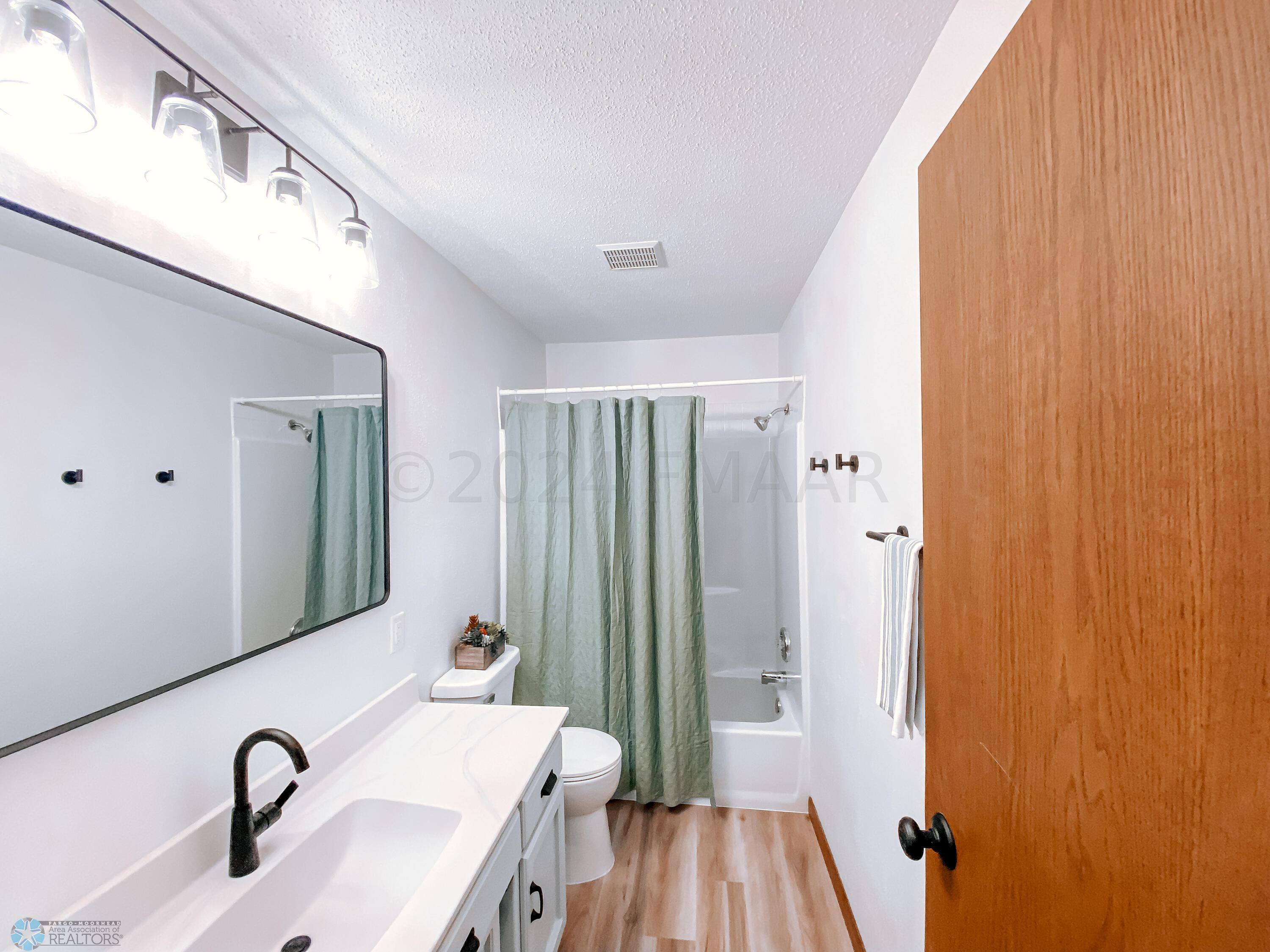 Upper Level Full Bathroom