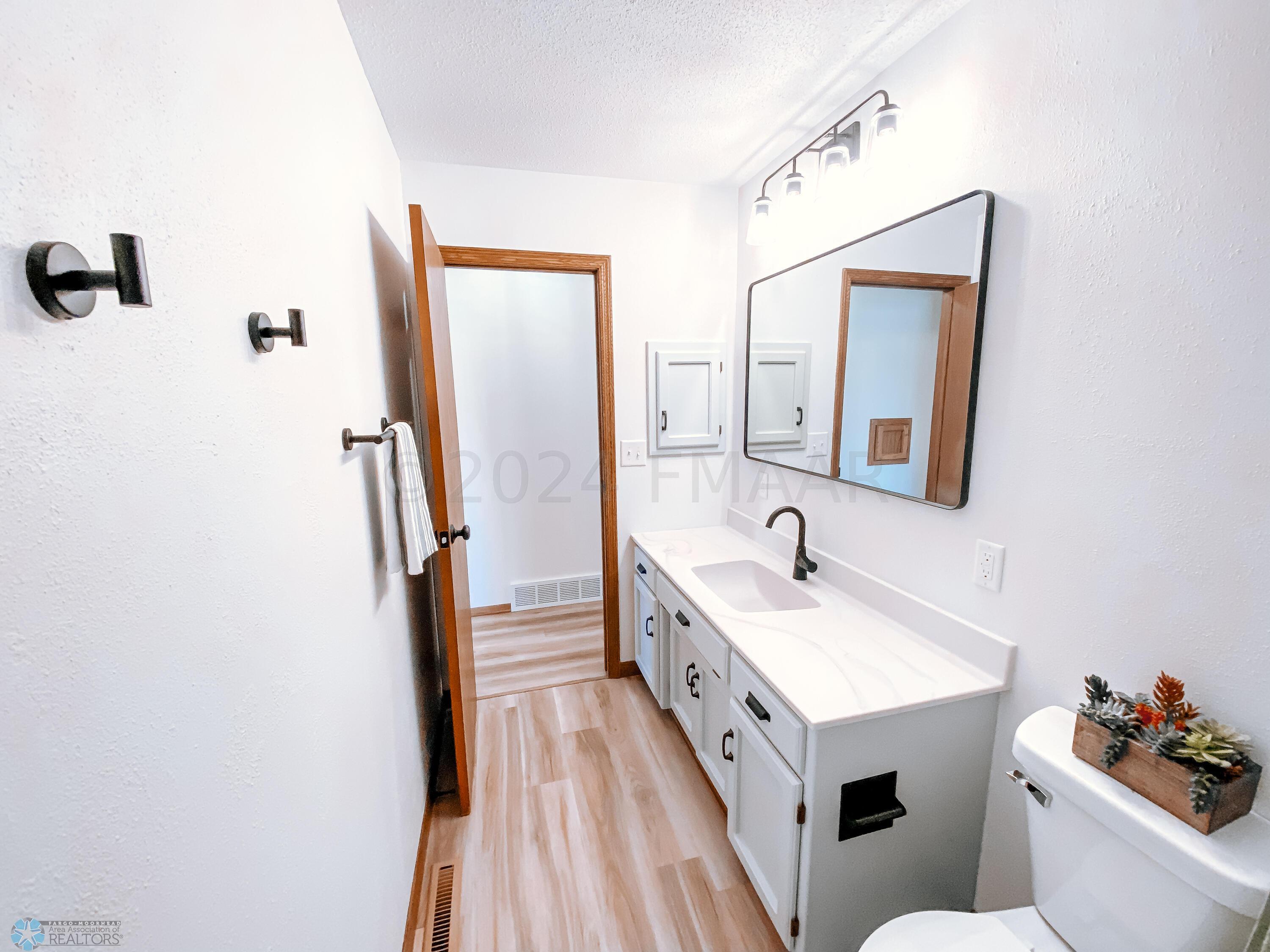 Upper Level Full Bathroom