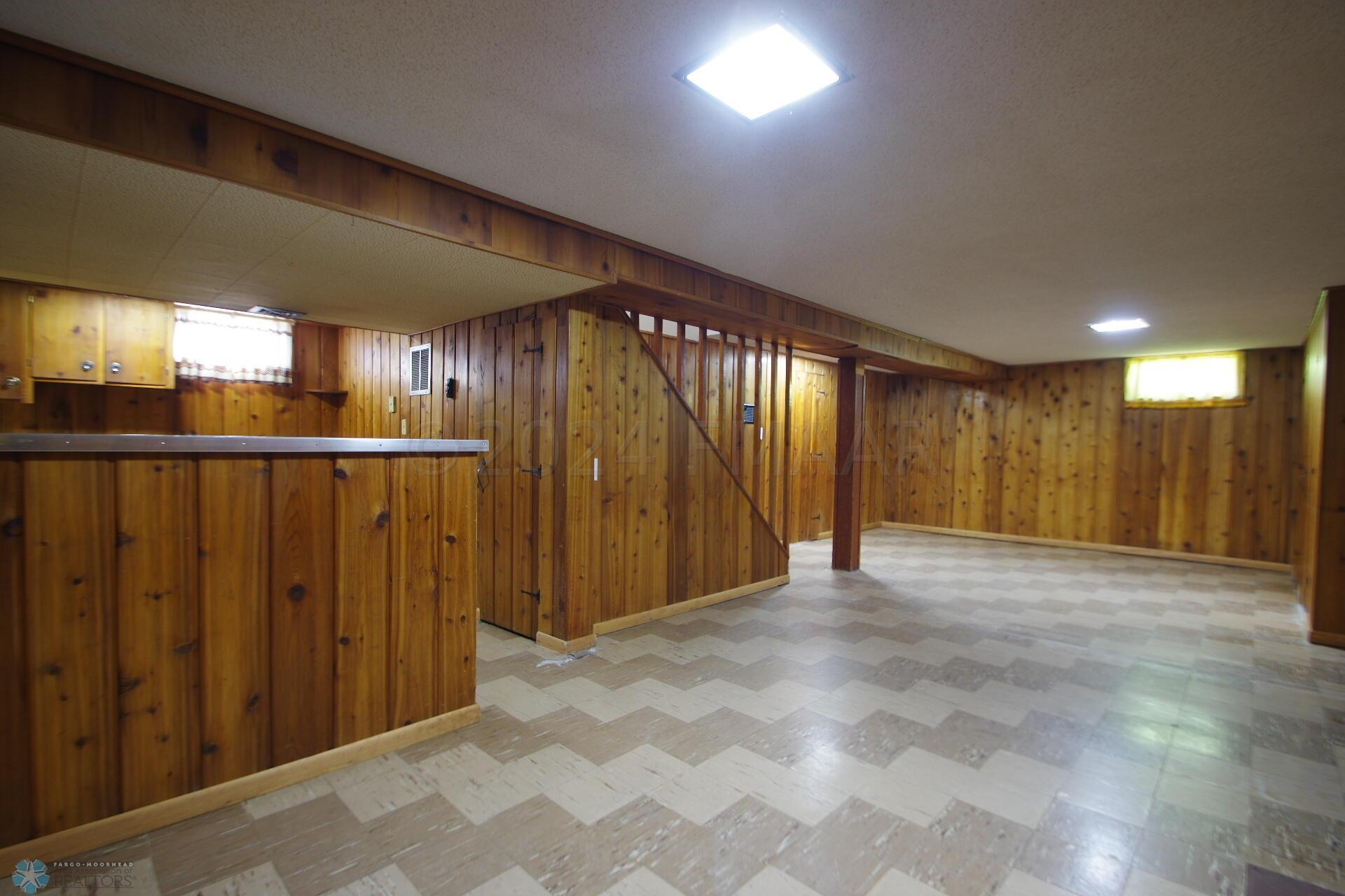 Family Room:Bar 1