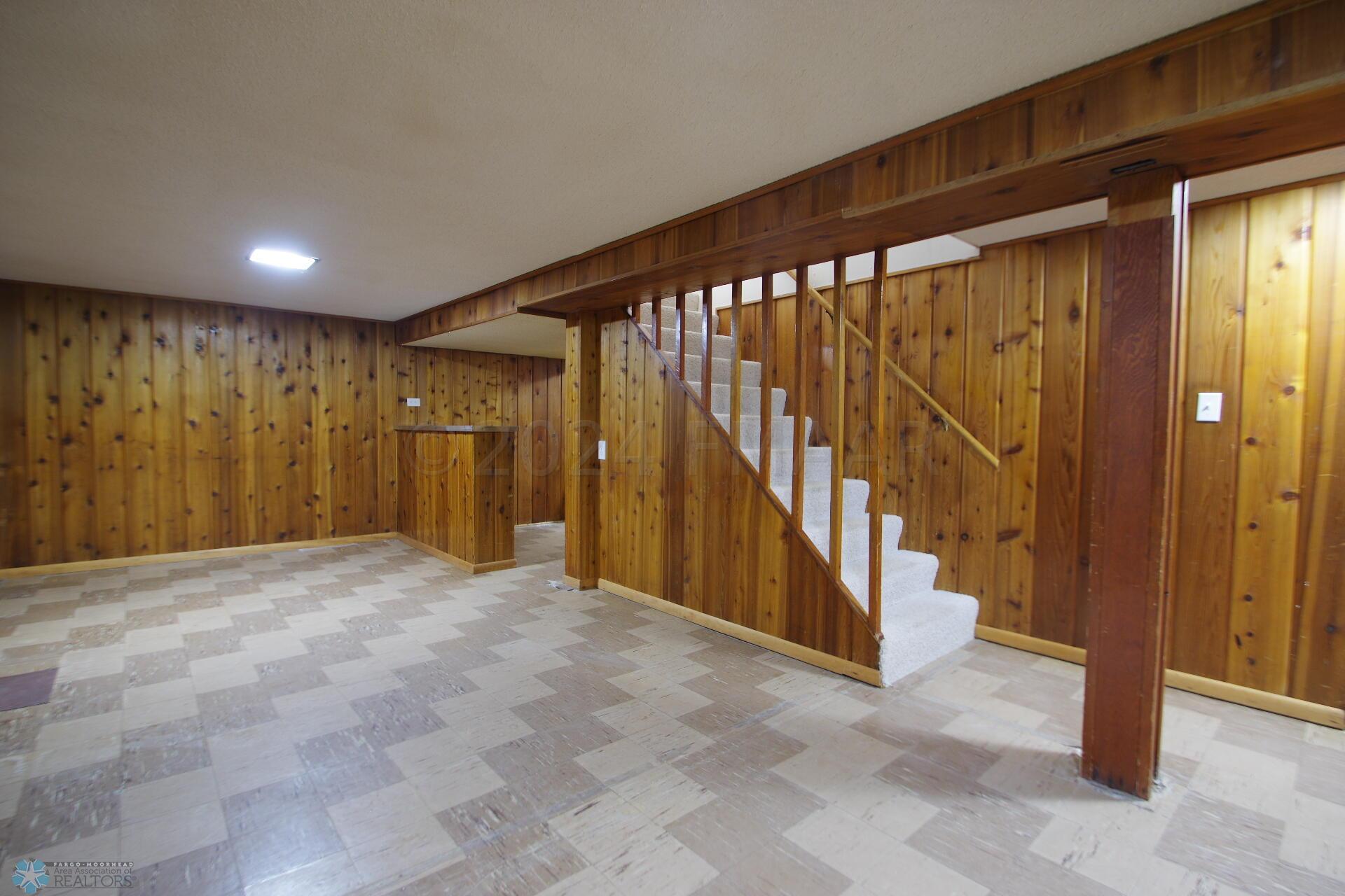 Family Room:Bar 2