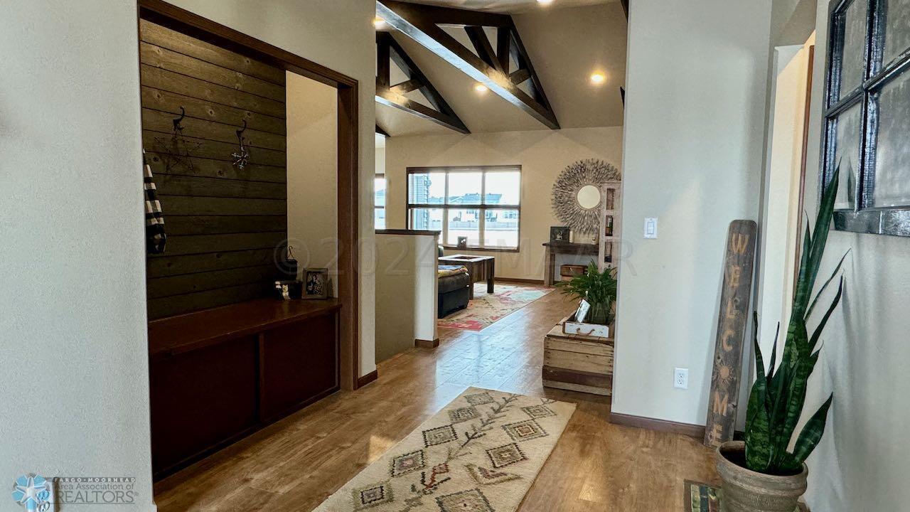 (9) Large Entry