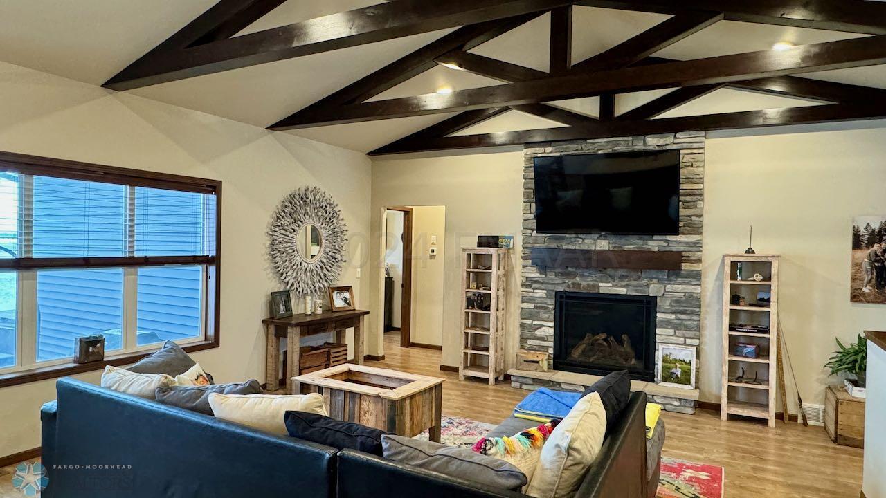(17) Living Room