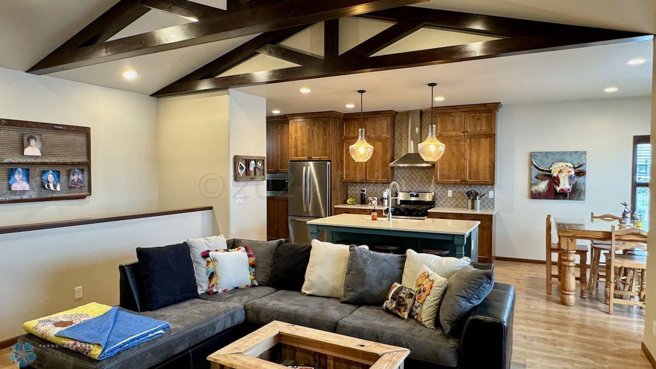 (18) Living Kitchen Dining