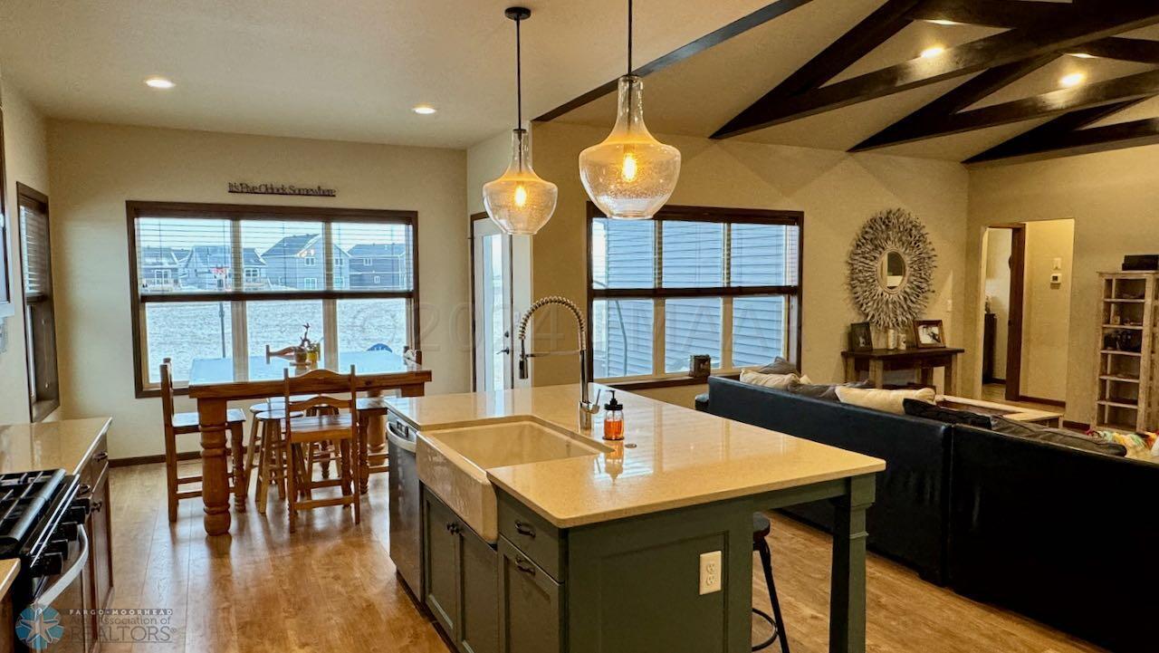 (22) Kitchen Dining