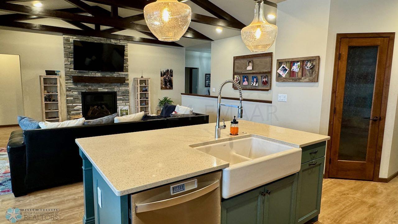 (24) Kitchen Island