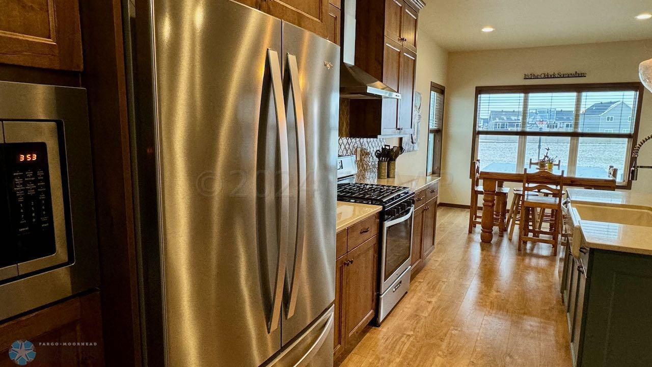 (25) Kitchen