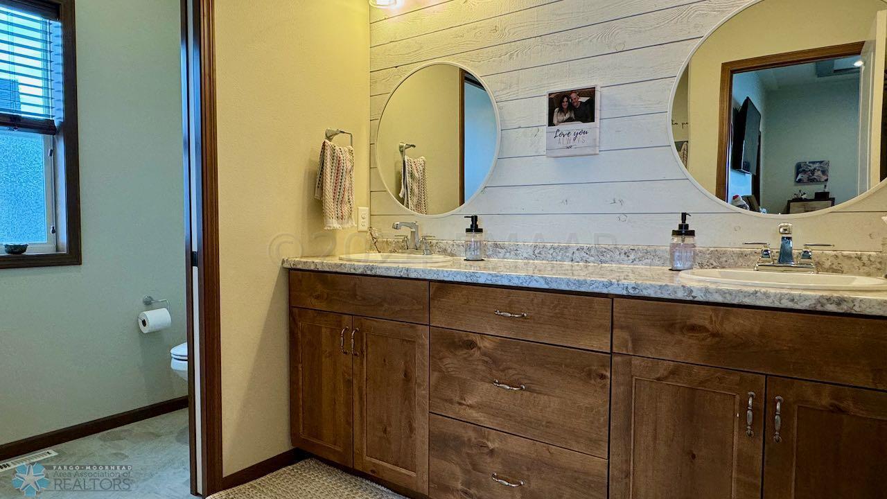(45) Master Bath Double Vanity
