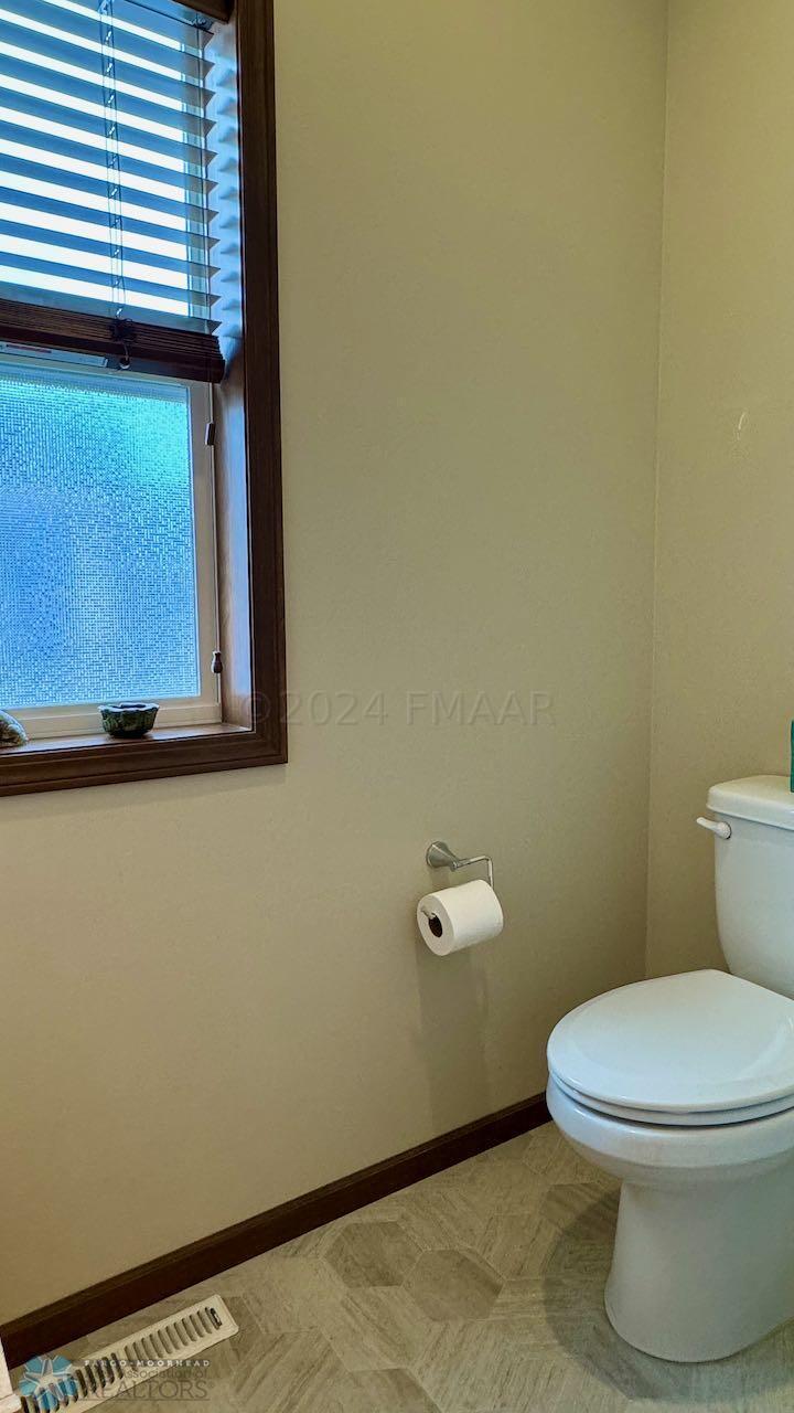 (46) Master Bath Private Toilet